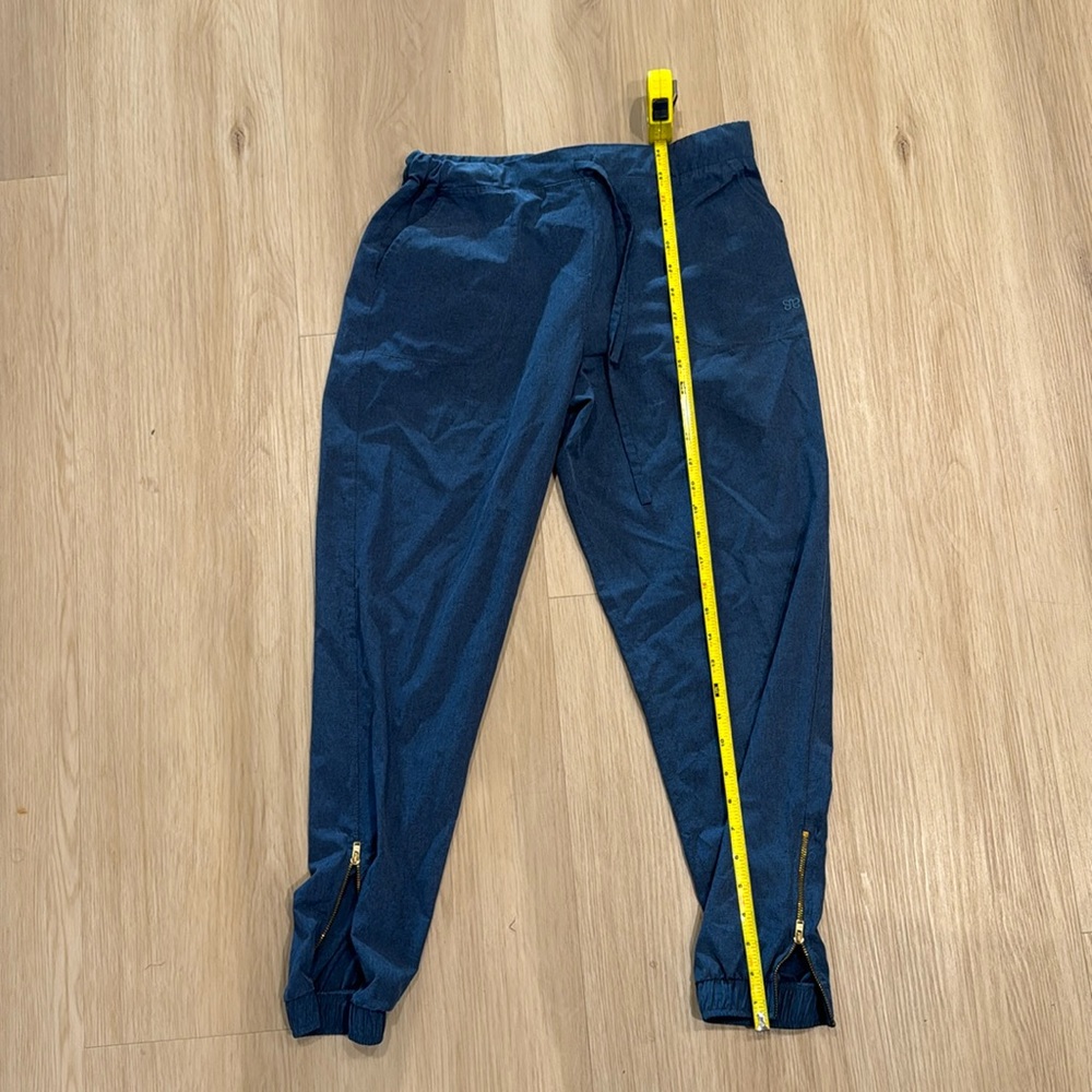 Albion Jetsetters crop pant in denim blue. Medium. Good condition.